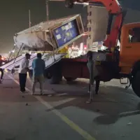 سقوط ایستگاه تاکسی و درخت به‌دنبال طوفان در رباط‌کریم