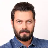 حضور پژمان بازغی با کت و شلواری شیک در اکران یک سریال جدید