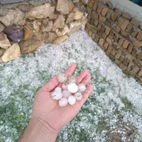  سوراخ شدن درب منازل توسط تگرگ در روستاهای شهرستان مهاباد