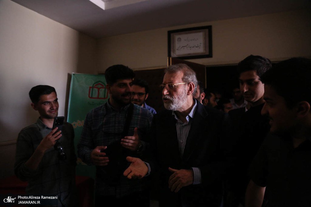 لاریجانی در تاریکی