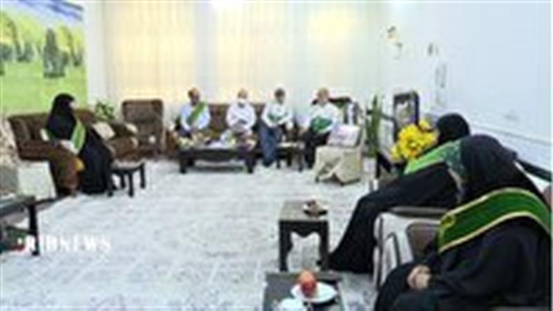 تجلیل خادمیاران رضوی از جانباز دوران دفاع مقدس