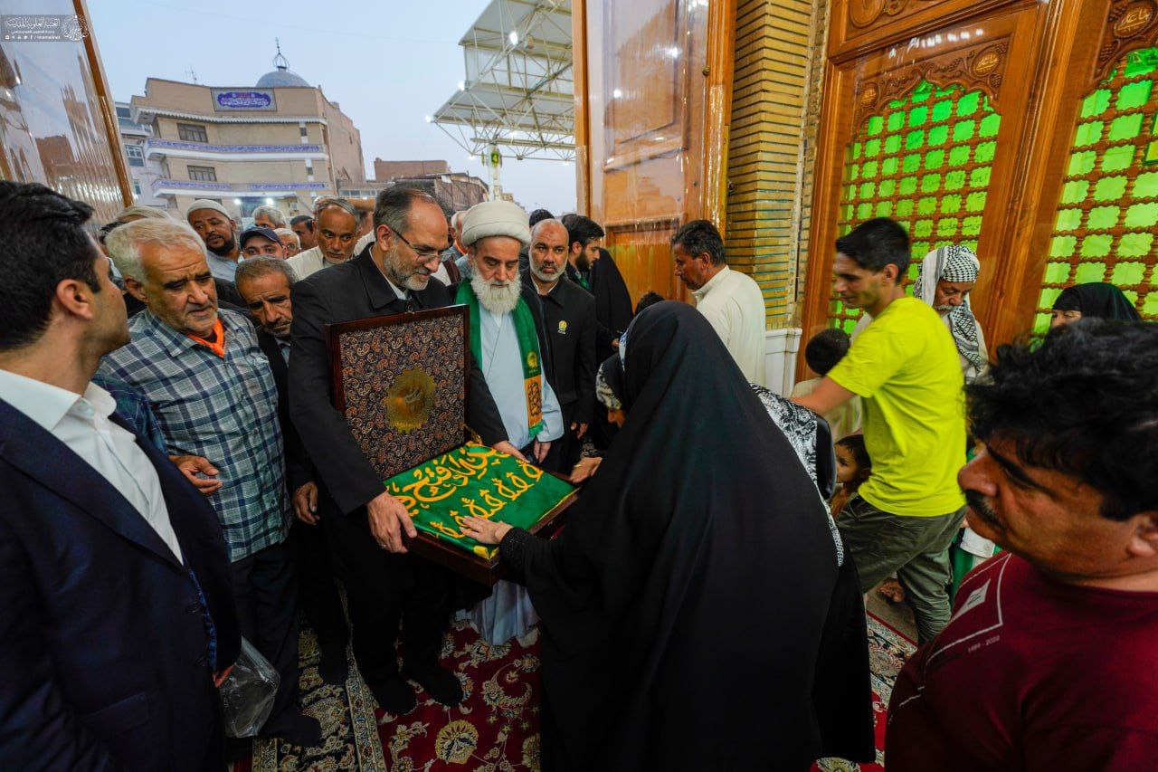 پرچم حرم امام رضا علیه‌السلام مهمان آستان مقدس علوی شد 