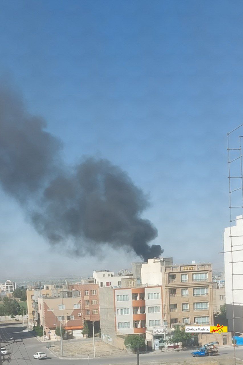 عکس/ آتش سوزی یک کارخانه موتورسیکلت در مشهد 