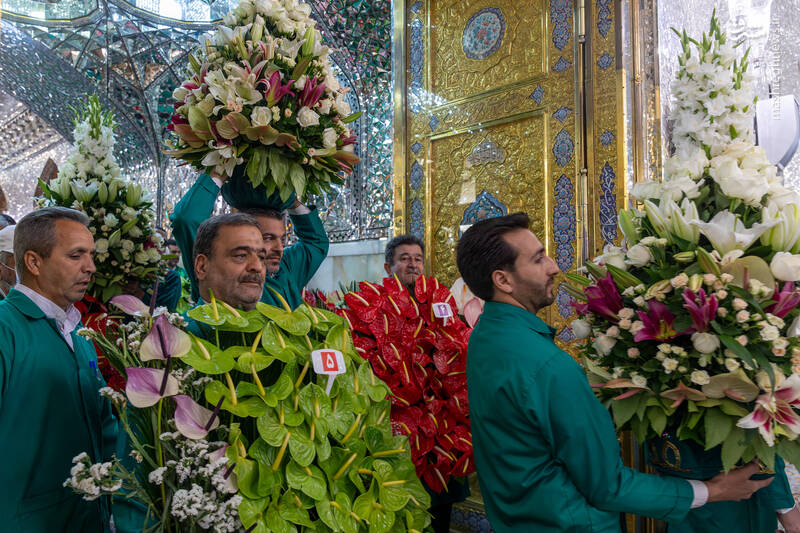 عکس/ گل‌آرایی ضریح نورانی علی ابن موسی الرضا(ع)