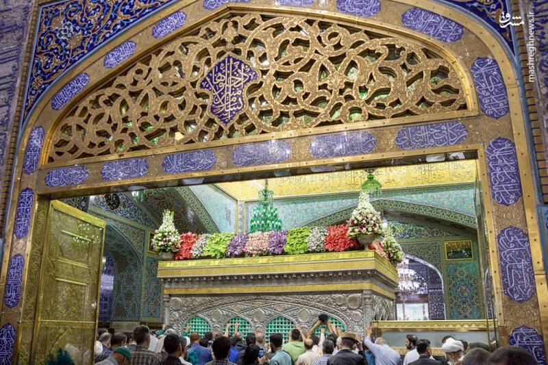 عکس/ گل‌آرایی ضریح نورانی علی ابن موسی الرضا(ع)