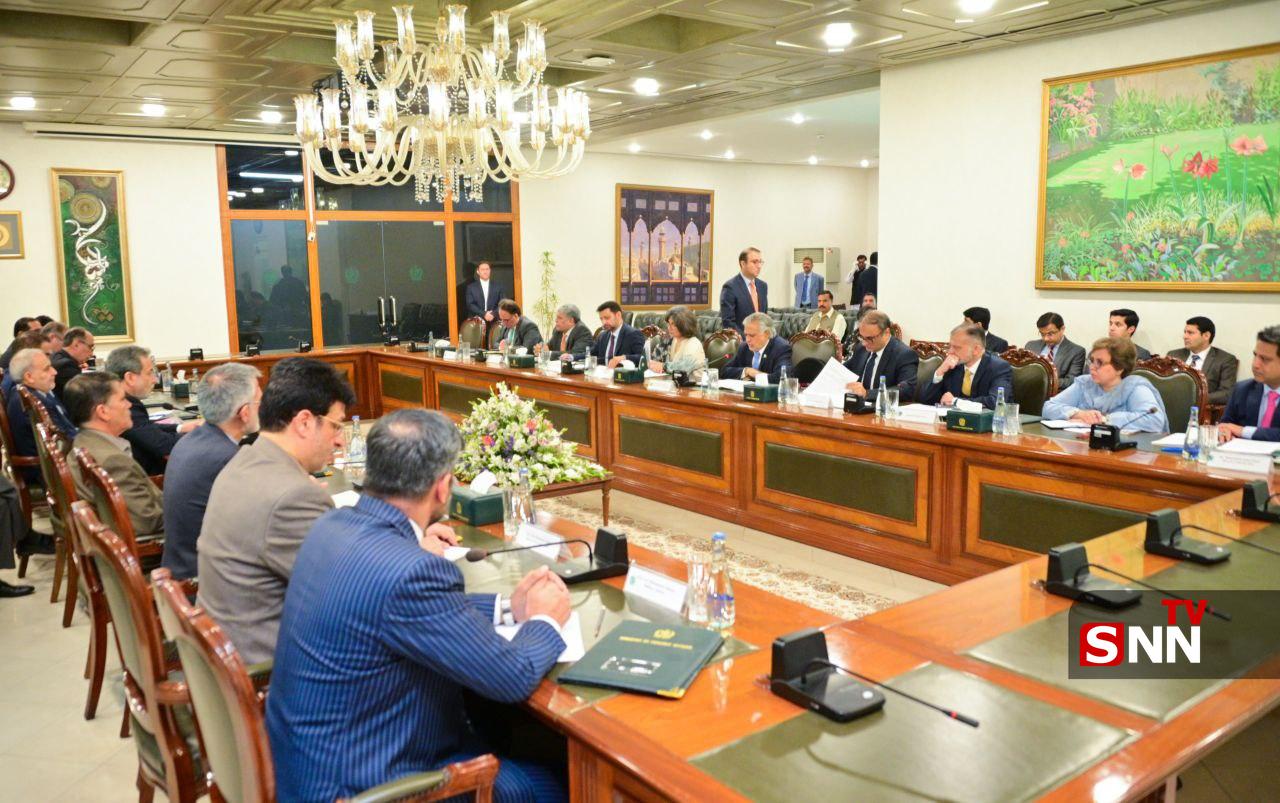 عکس/ دیدار و گفتگوی رسمی عراقچی با معاون نخست وزیر و وزیر امور خارجه پاکستان در اسلام آباد