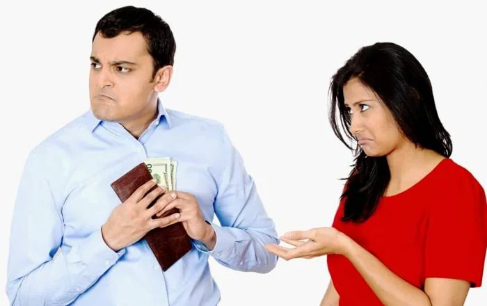 خانم های خونه دار که شوهرتون بهتون خرجی نمی ده؛ چه طوری هزینه های شخصیتون رو برطرف می کنین؟