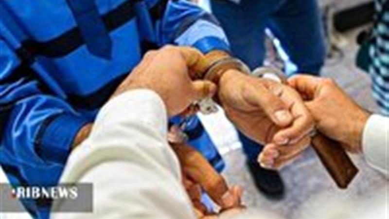 دستبند پلیس بر دستان سارق گوشی‌های تلفن همراه
