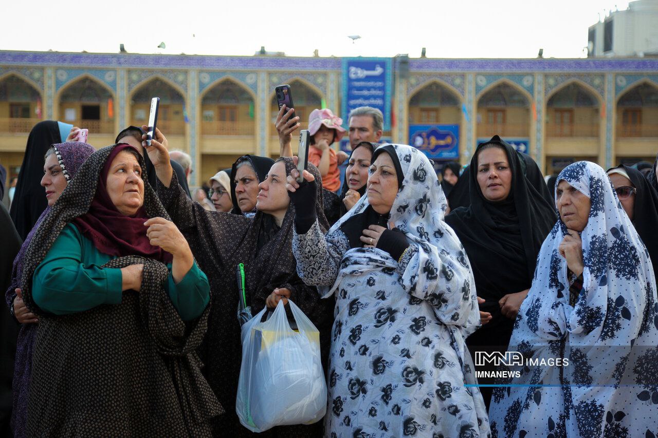 عکس/ آیین گلباران حرم حضرت شاهچراغ(ع)