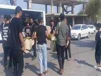 سنج و دمام‌زنی مقابل منزل یکی از جانباختگان حادثه بندر رجایی