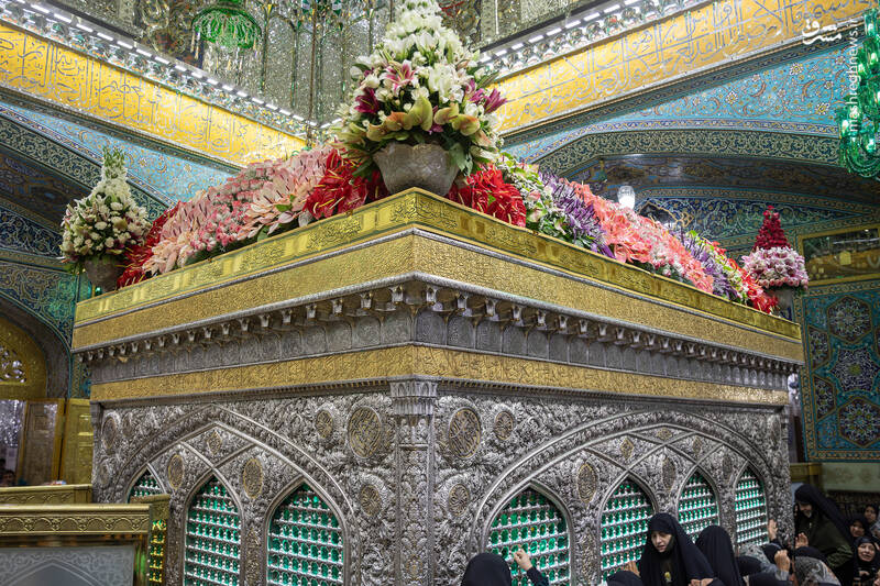 عکس/ گل‌آرایی ضریح نورانی علی ابن موسی الرضا(ع)