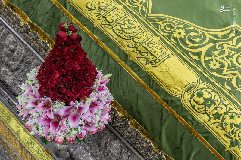 عکس/ گل‌آرایی ضریح نورانی علی ابن موسی الرضا(ع)