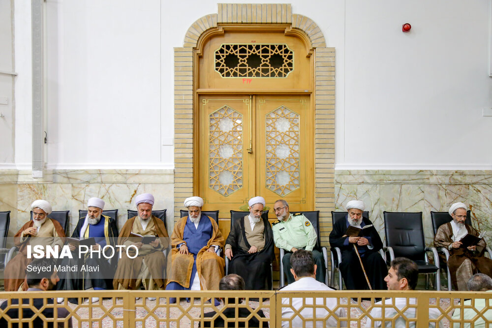 مراسم یادبود جانباختگان بندر شهید رجایی در حرم حضرت معصومه(س)
