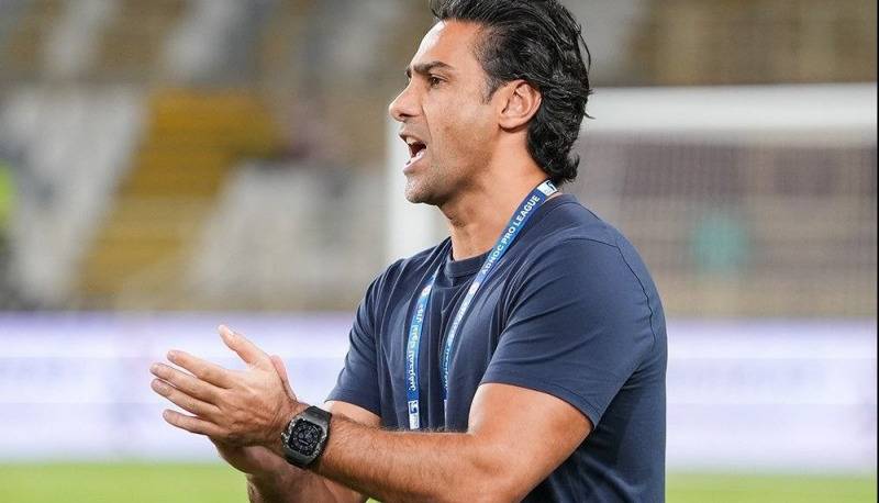 سجده شکر فرهاد مجیدی بعد از پیروزی بزرگ
