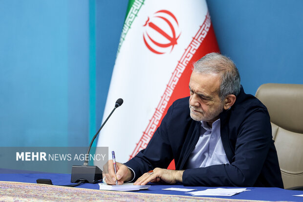 پیام تبریک پزشکیان به مناسبت قهرمانی تیم ملی وزنه‌برداری نوجوانان