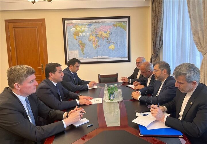دیدار «خطیب زاده» با دستیار رئیس‌جمهور آذربایجان