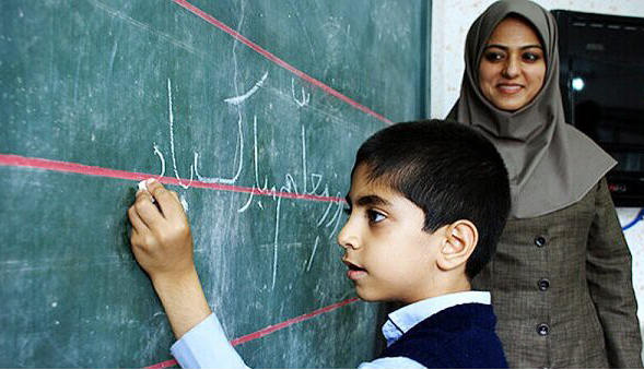 عکس/ معرفی معلمان نمونه بهمئی
