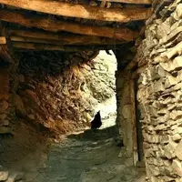 کوچه پس کوچه های روستای زیبایِ دیزباد 