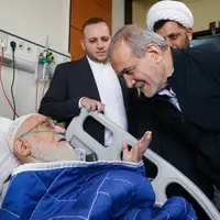 عیادت رئیس جمهور از آیت‌الله نوری همدانی