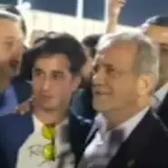 تذکر رئیس‌ جمهور به محافظش: بگذار عکس بگیرد