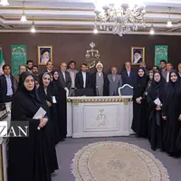 عکس/ عکس یادگاری جمعی از معلمان نمونه کشوری با رئیس قوه قضاییه