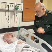 عیادت فرمانده کل سپاه از حضرت آیت‌الله نوری همدانی 