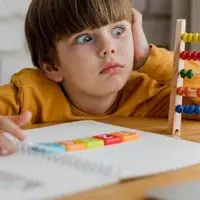 رابطه سختی‌های دوران کودکی و نمرات پایین ریاضی  