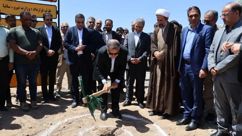 نخستین نیروگاه خورشیدی ۱۰ مگاواتی زیرکوه کلنگ‌زنی شد