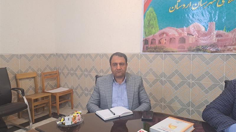 هنر ارزشها را در جامعه منتقل میکند
