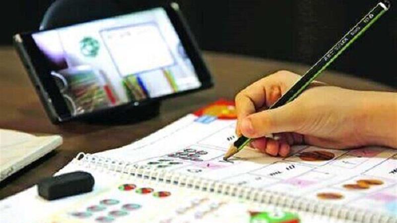 ریزگردها مدارس ایلام را تعطیل کرد؛ تعطیلی زودهنگام ادارات و بانکهای استان