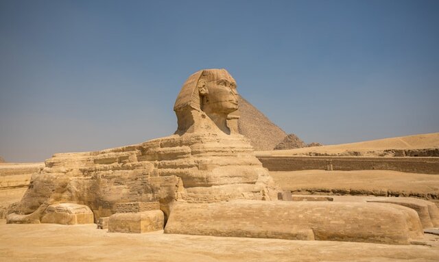 گوناگون/ مشهورترین مجسمۀ مصر باستان شبیه کیست؟