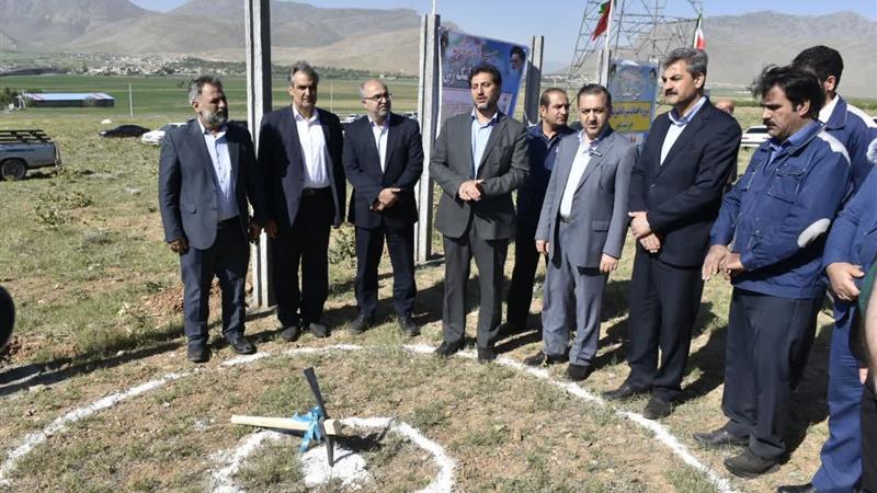 عملیات اجرایی احداث نیروگاه خورشیدی ۵ مگاواتی در شازند آغاز شد