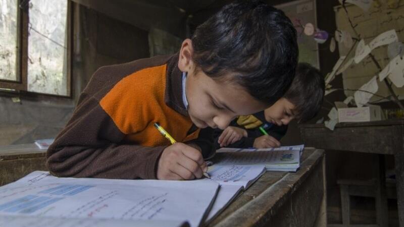 نیکوکار خارج از کشور سرپرستی ۱۰۰ کودک یتیم ایلامی را بر عهده گرفت
