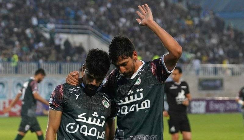 تبریزی مانع از شادی بازیکنان همتیمی شد