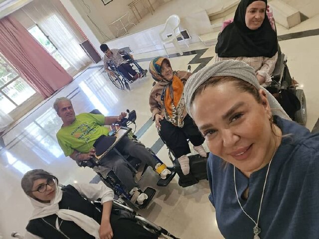 بهاره رهنما نمایشش را به کهریزک میبرد