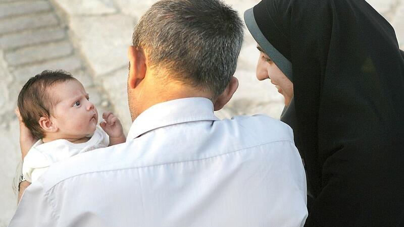 چهار کودک در ایلام به فرزندخواندگی سپرده شدند