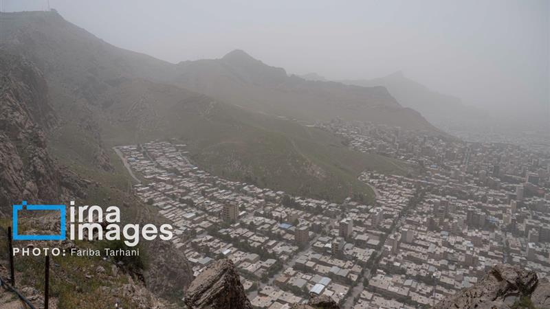 آسمان آبی لرستان محو در غبار ریزگردها