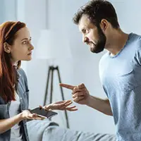 به جای سرزنش و سرکوفت همسر، به او برای پذیرش آسیب کمک کنید