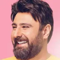 «گاهی بخند» را با صدای محمد علیزاده بشنوید 