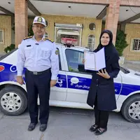 تجلیل از بانوی سیرجانی که هنگام قطع برق به کمک پلیس راهور آمد