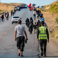 تردد ۱۵۰۰ زائر پیاده در مسیر مشهد؛ رانندگان بادقت برانند!