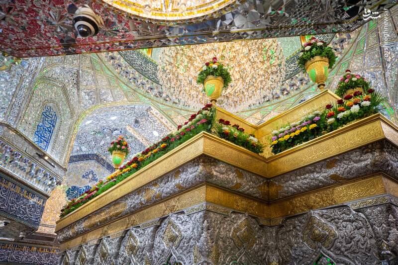 عکس/ گل‌آرایی ضریح سیدالشهدا در آستانه ولادت امام رئوف
