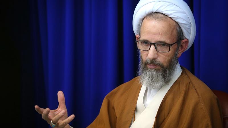 پیام رهبر انقلاب به همایش باز تأسیس حوزه قم منشور دوم روحانیت است