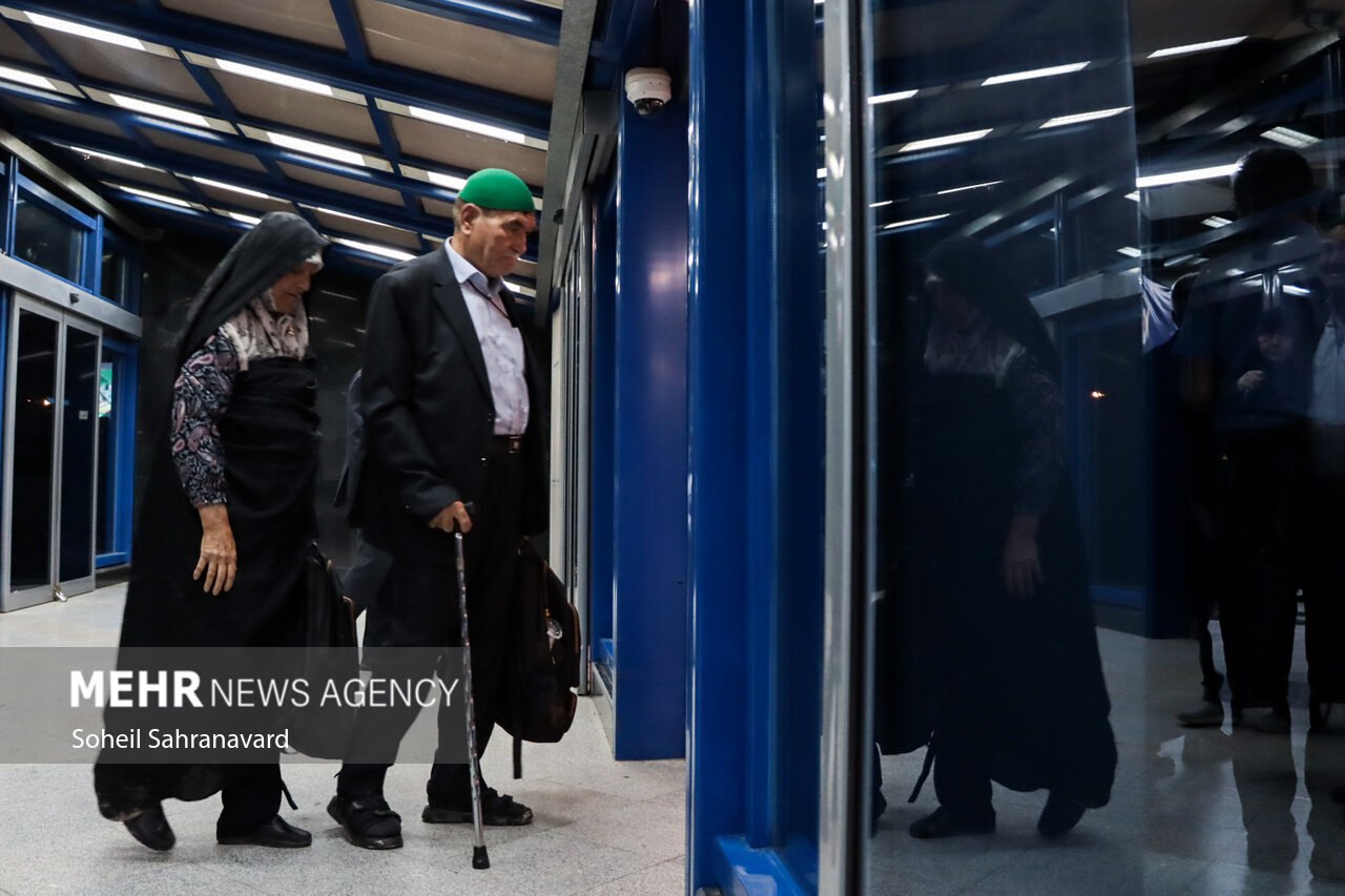 بدرقه زائران حج تمتع از فرودگاه بین‌المللی مشهد