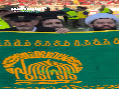 پرچم متبرک حرم مطهر امام رضا (ع) در ورزشگاه تبریز
