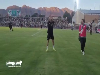 هواداران خیبر وحید امیری را به شدت تشویق کردند