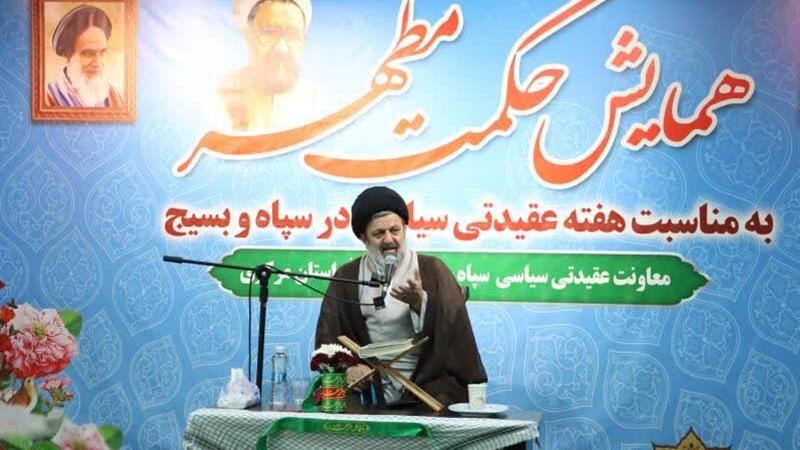 پاسداران انقلاب اسلامی باید خود را مجهز به سلاح ایمان کنند