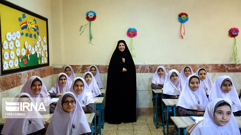معلم، راوی عشق و ایثار