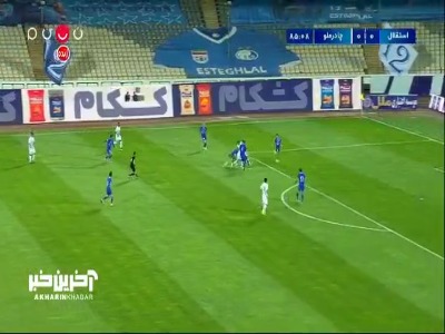 ضربه پیمان بابایی به تیرک دروازه استقلال برخورد کرد