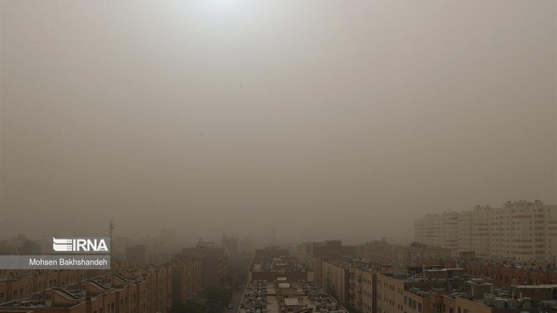 وزش باد شدید و گردوخاک در راه قم